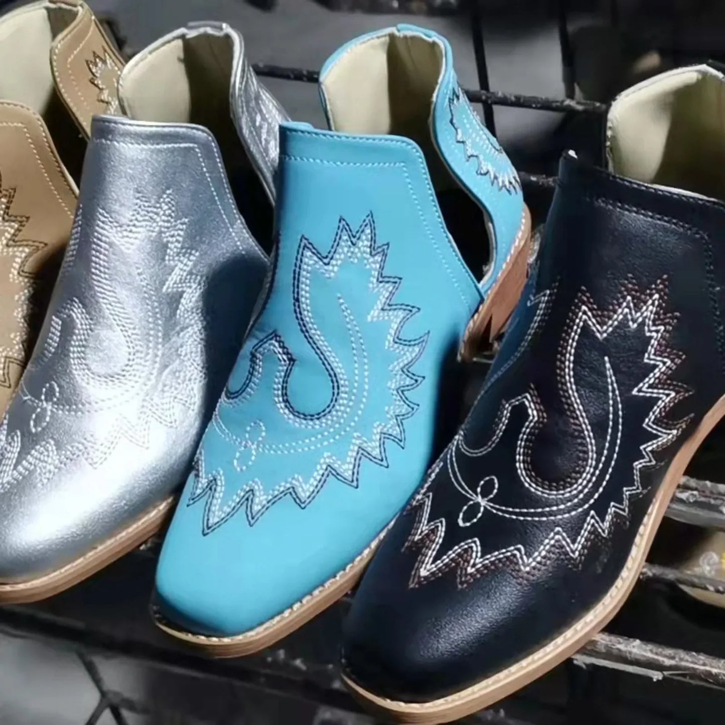 Women Boots Flower Embroidered Cowboy Boots Platform Winter Warm Ankle